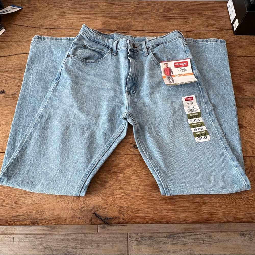 Wrangler Men's Relaxed Fit Light Blue Jeans